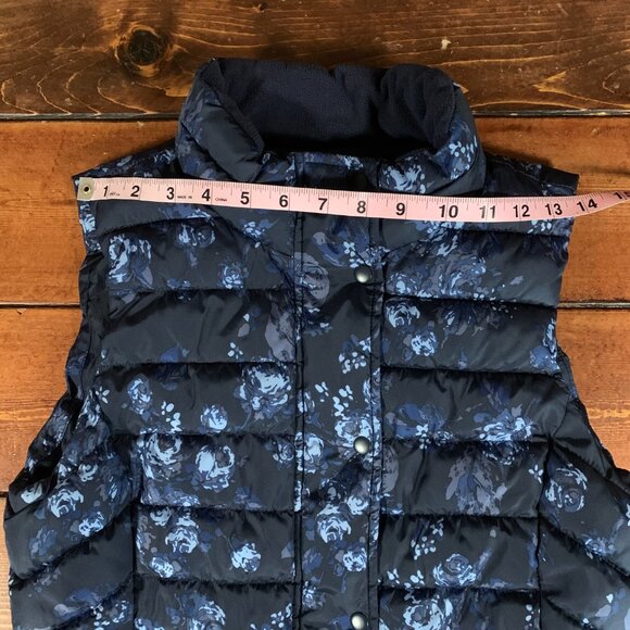 Gap Blue Floral Women's Small Quilted Puffer Full Zip Snap Overlay Chic Vest EUC - Picture 12 of 14